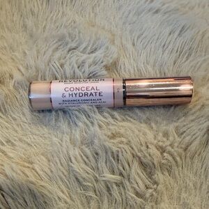 New Revolution Conceal & Hydrate Radiance Concealer - Cream